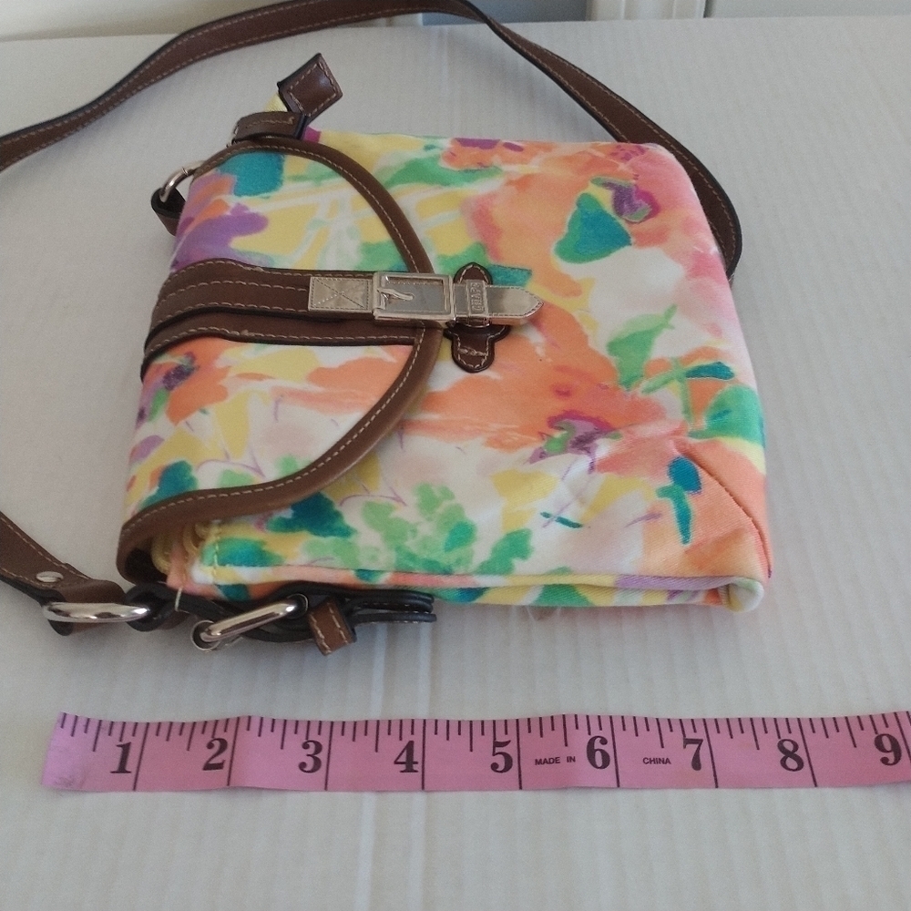 Chaps Floral Two Pocket Crossbody with built in Wallet - Picture 4 of 10